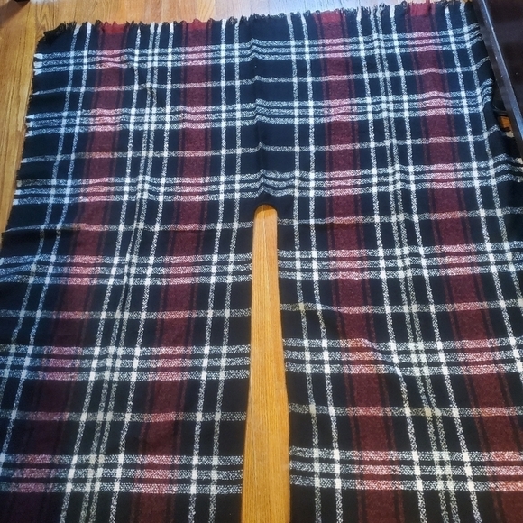 Buffalo Plaid Chunky Knit Shawl Poncho OSFM Black/Red - Picture 7 of 7